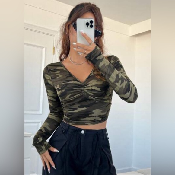 Army Green Camo Crop Top 💚 - Picture 1 of 5